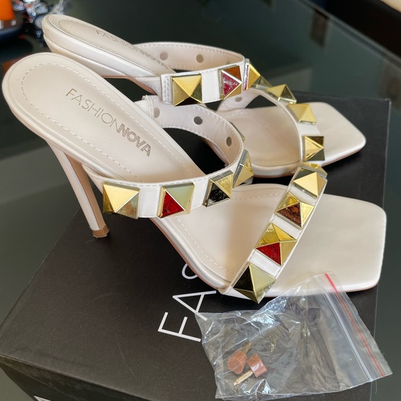 Fashion Nova Women’s Heels, size 6, pre-owned - Picture 4 of 7